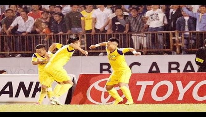 VIDEO: Màn trình diễn chói sáng của Phi Sơn trong trận gặp Than Quảng Ninh